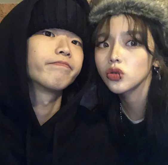 ash island女朋友,ash island前女友 全身除基本色不超过三色 ash island 前女友 @hyori030 这位姐不一般