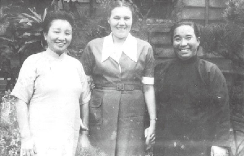 右一:黄八妹,中:蒋经国夫人