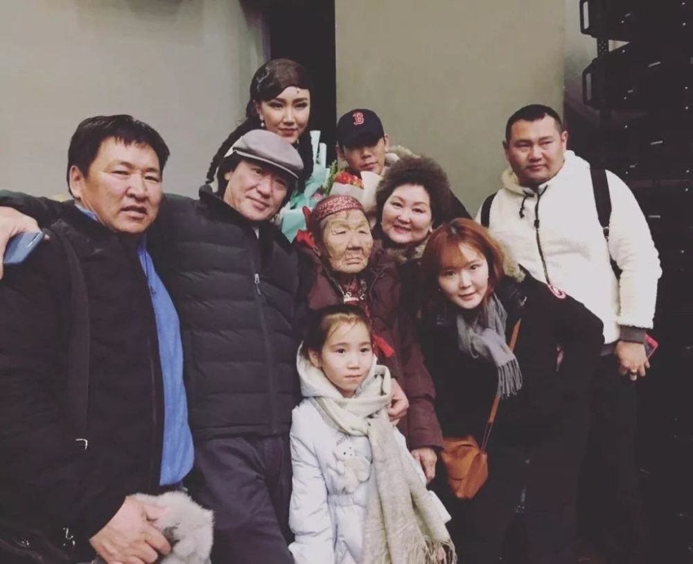 吉祥三宝:爸爸去世,妈妈退隐,扮演小女儿的英格玛现状