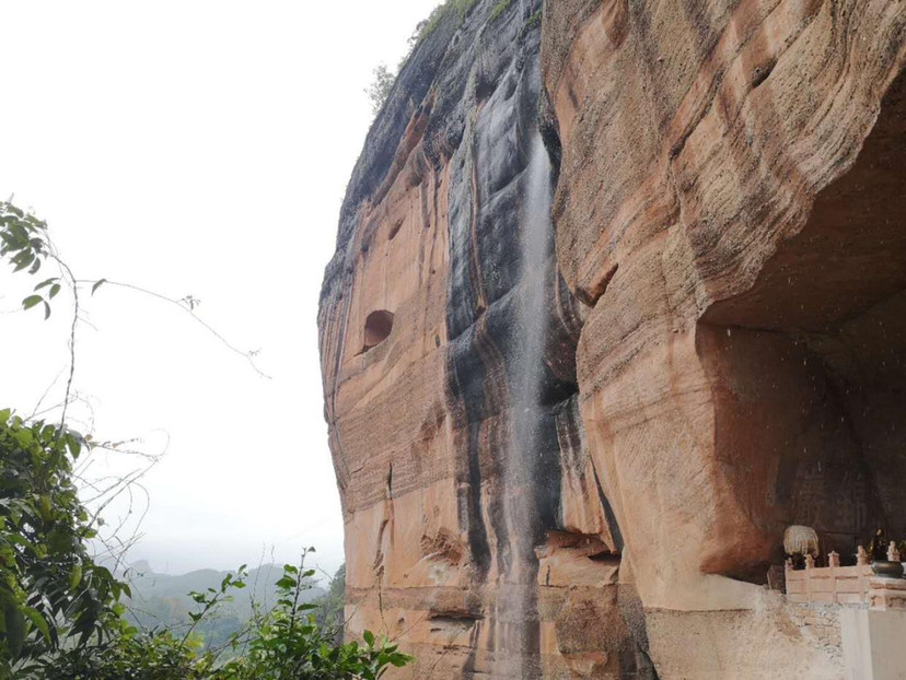 广东韶关丹霞山,又称阴阳山,风景优美,是旅游观光的最佳去处