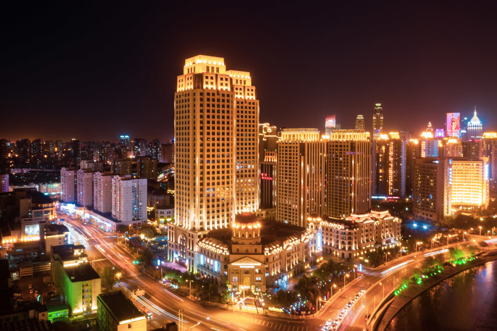 航拍天津城市夜景,海河两岸高楼大厦灯光璀璨