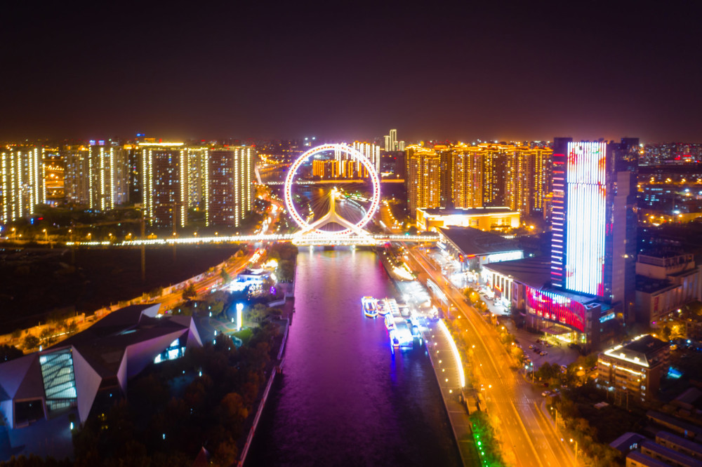 航拍天津城市夜景,海河两岸高楼大厦灯光璀璨