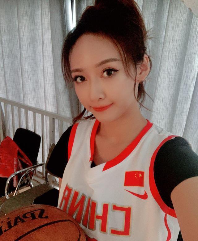 中国女篮最美运动员石一童,身高1米84,因长相酷似江疏影走红!