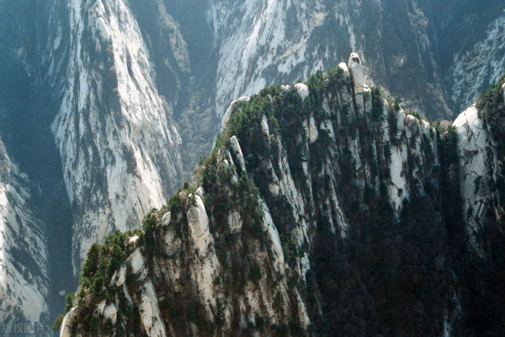 巨峰一座昂然天外西岳华山天下奇险第一山