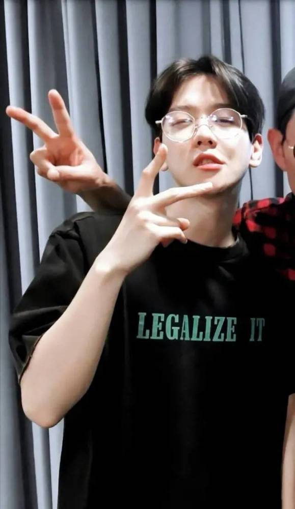 exo边伯贤:这不就是我一直期待的清爽男友吗?