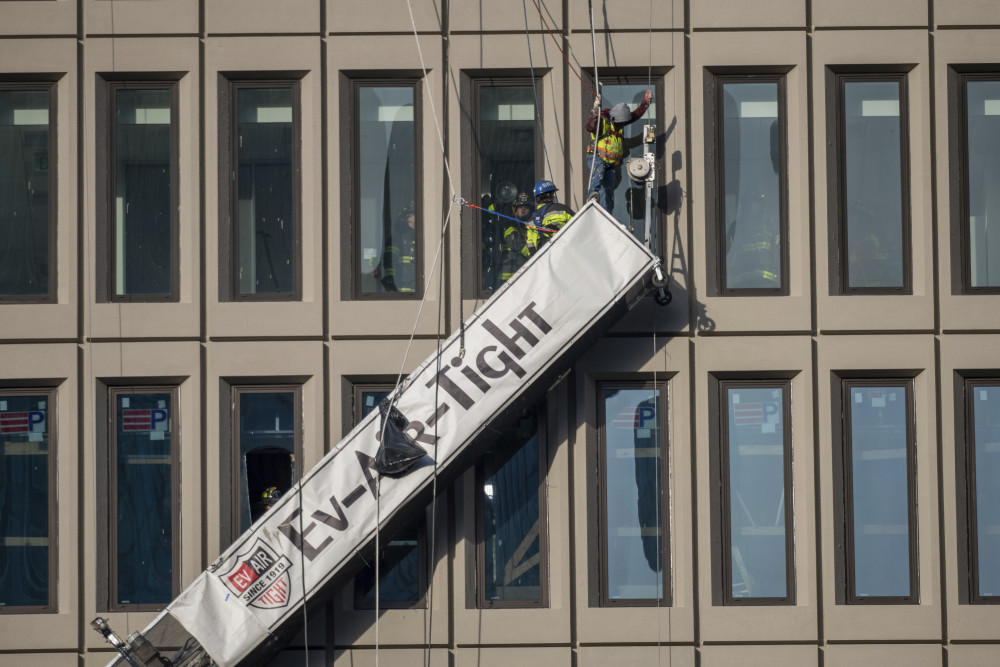 (外代一线)美国巴尔的摩市中心建筑爆炸造成21人受伤