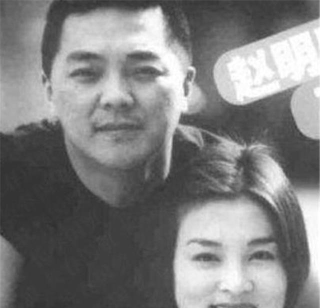 被英宁抛弃的赵明明,当红时退隐抚养女儿,她如今怎么样了?
