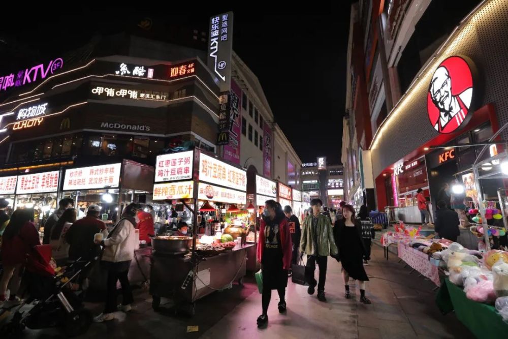 柳巷夜市太原美食特色街区.摄影/宁颖