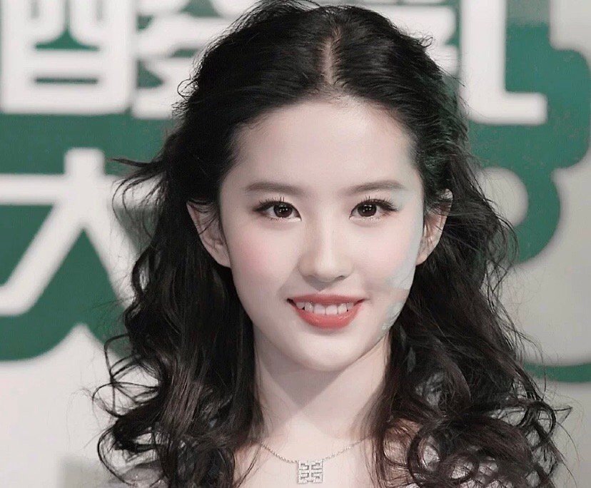 刘亦菲|少女眼睛中的应该是万里星河而不是人间世俗