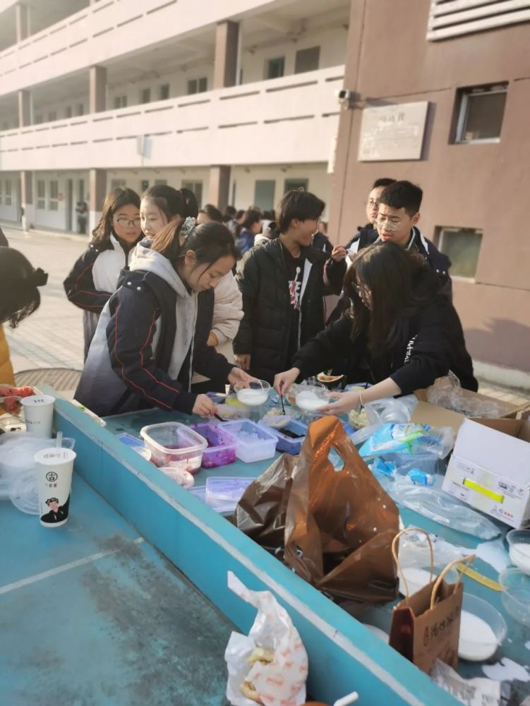 衢州市菁才中学第20届校园美食节——"开怀享美食,冬日暖心窝"