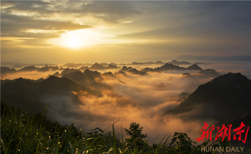 永顺县老司城万马归朝景区云雾缭绕(新湖南客户端通讯员曾尚华 摄)