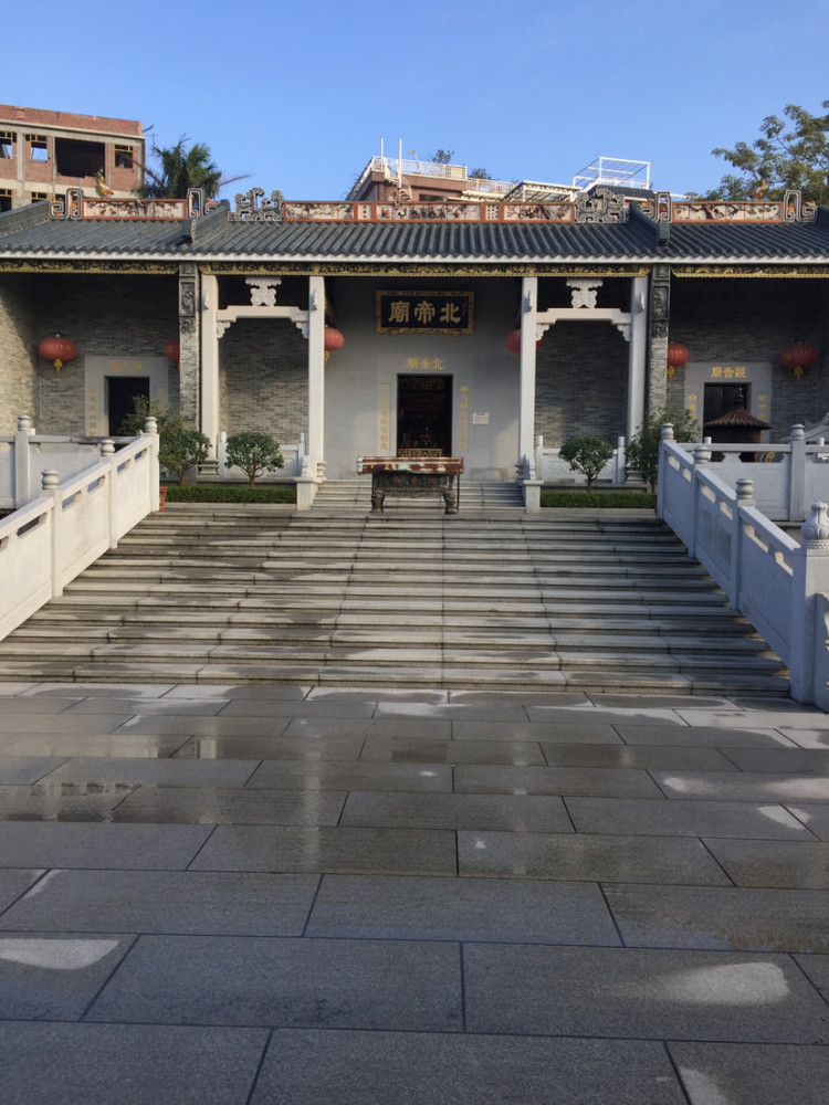 这座北帝庙,位于广州番禺区大龙街,新水坑村,它的设计