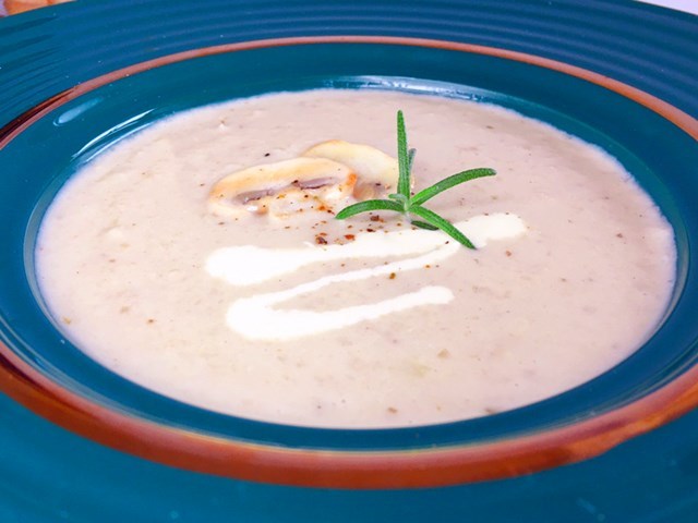 瘦猴教你做法国名菜:奶油蘑菇汤,喝一碗暖暖的,冬天喝正适合