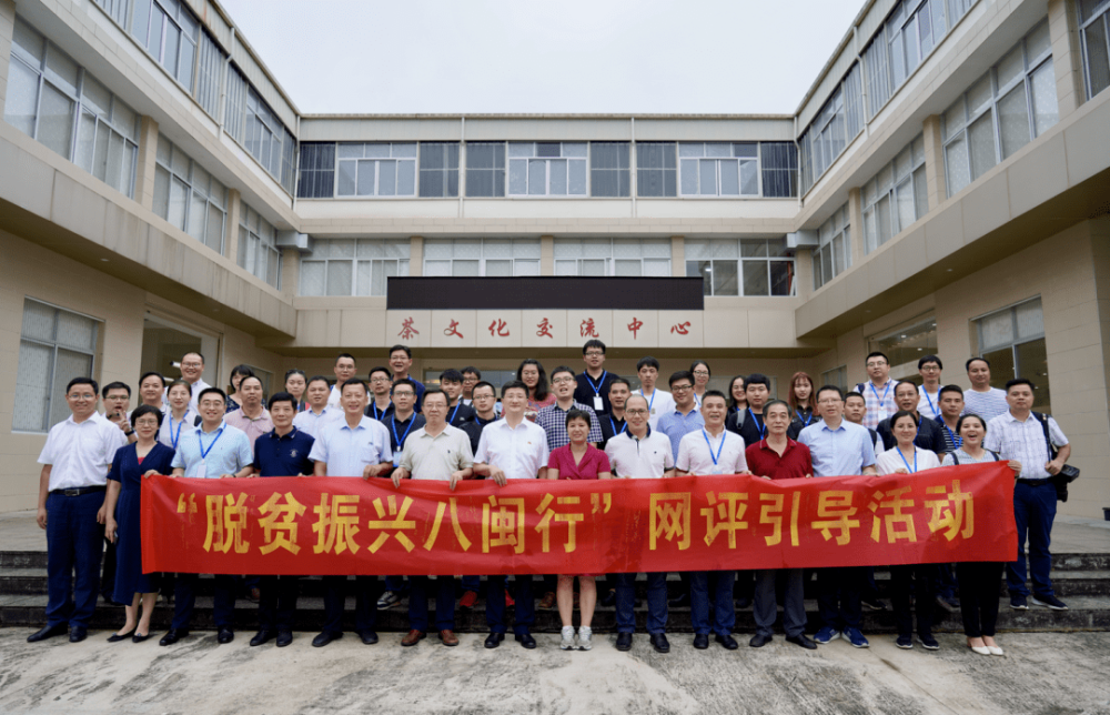 脱贫人口多少万_脱贫攻坚图片(2)