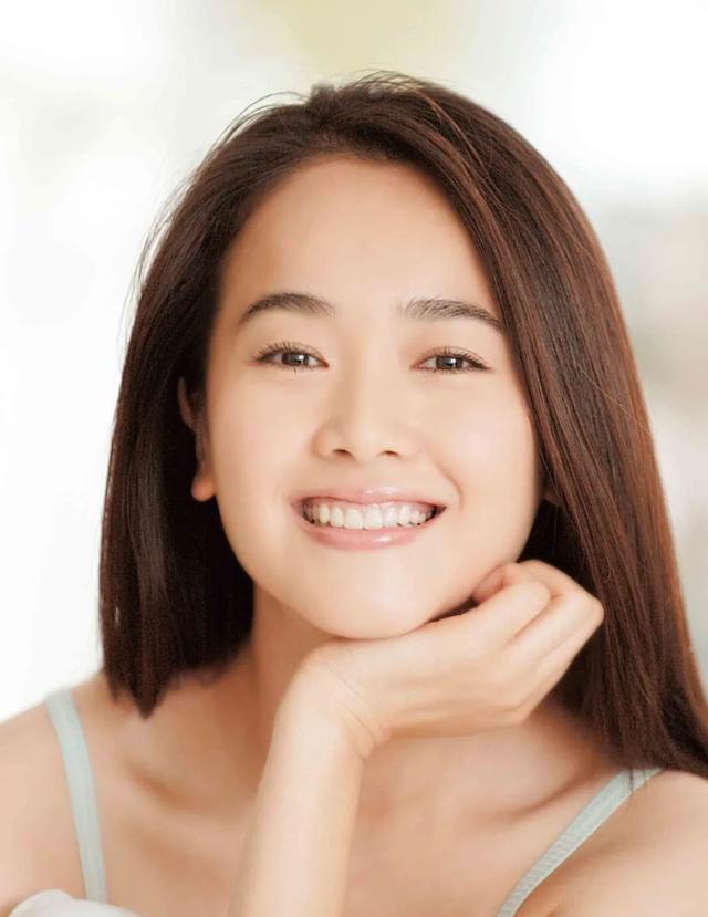 体操冠军左小青,被曝感情混乱,嫁给大20岁的富商后她去哪了?