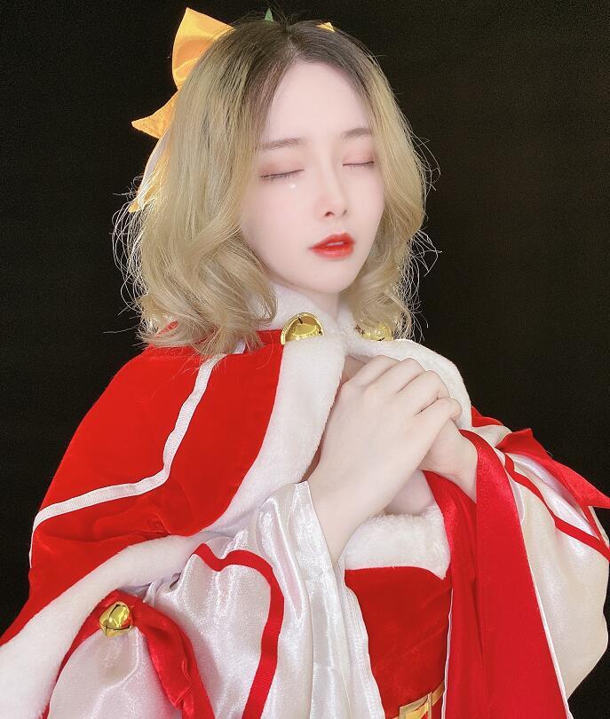 轩墨宝宝cos王者荣耀貂蝉圣诞皮肤,视觉冲击极佳,不愧是国服第一扳手