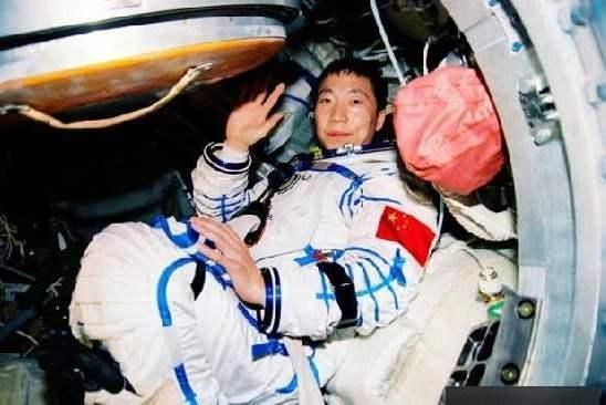 航天英雄杨利伟:万人敬仰的背后,独自默默承受了太多心酸