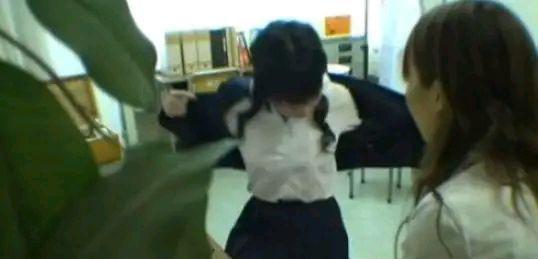 女生拔罐内衣也要脱吗_拔罐位置图