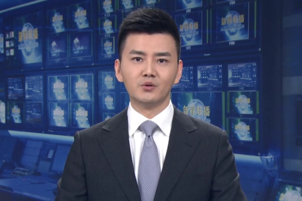 央视新闻主播严於信发展被看好,自身能力出众,没有出现竞争者