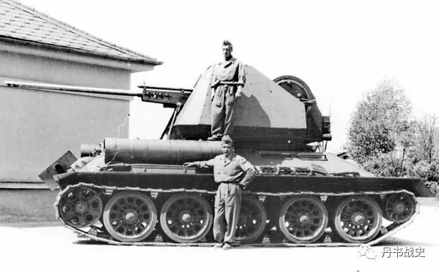 二战后,捷克继续进行高射炮相关方面的研究,1947年6月,斯柯达再次接