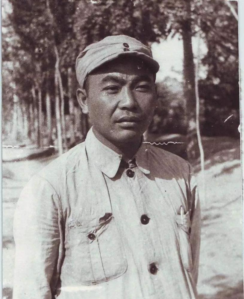 第八师留在了山东,在1945年底滕县战斗中王麓水牺牲,何以祥继任师长