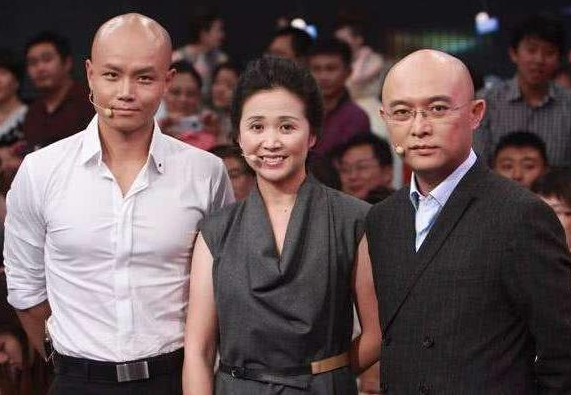 从金牌导师到街头卖艺,再到出家为僧,乐嘉到底错在哪了?