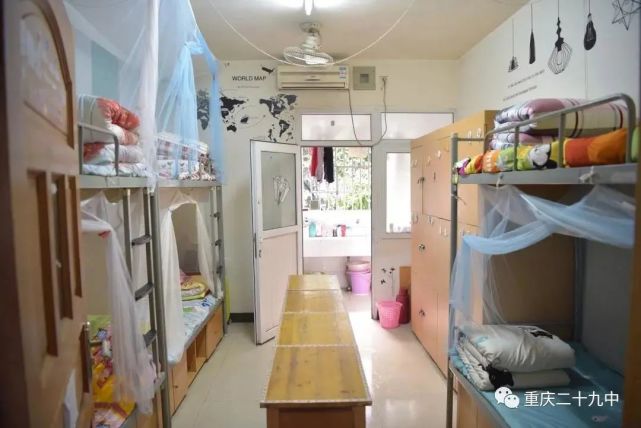 重庆18中18中观音桥校区铁山坪的住宿条件会相对好一些人,6人间!