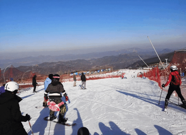 探路者嵩顶滑雪度假区,感受雪上飞翔,嵩山壮阔美景|嵩山|滑雪场