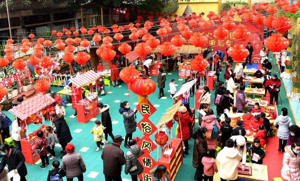 四川蓬安萌娃"逛庙会"欢乐迎新年