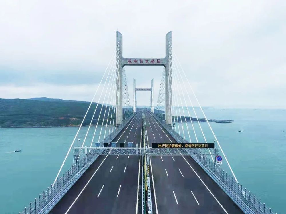 长乐至平潭高速公路的关键性控制工程,平潭海峡公铁两用大桥是也是合