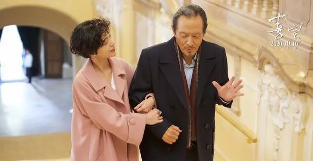 这位美人是郭碧婷的轮廓 吉娜五官 是美到人神共愤的玛丽苏脸