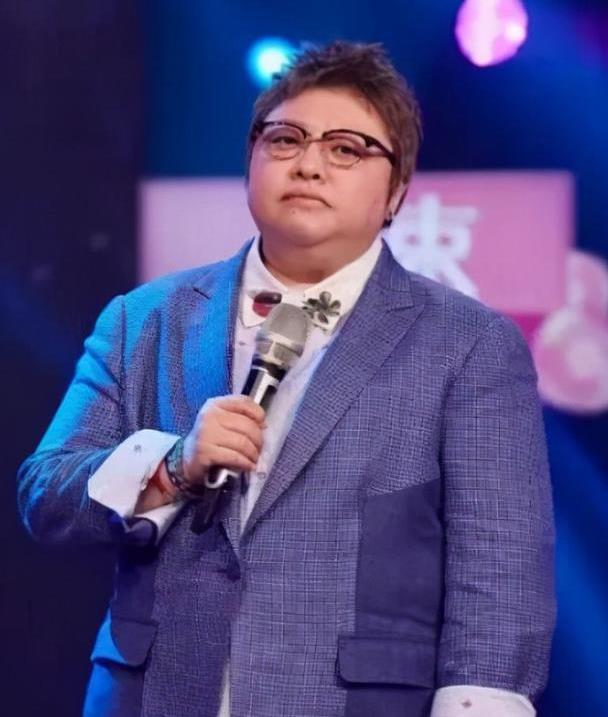 韩红时隔数月回应暴瘦原因,直言身体很健康,感恩大家惦记