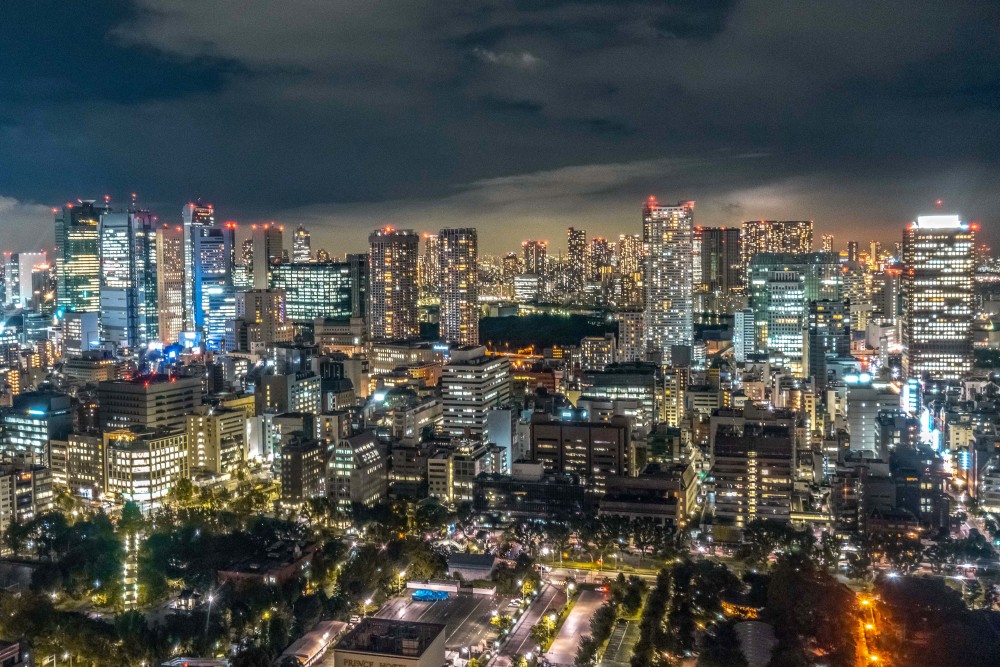 世界级都市东京夜景,几乎没有彩色灯光,游客问:交不起