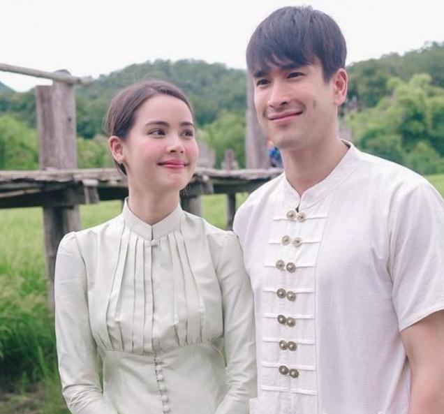 泰星nadech获得硕士学位,女星yaya为其庆祝!