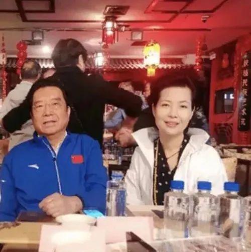 为阻止女儿嫁大27岁李双江,梦鸽父亲曾下跪,叛逆外孙让他操碎心!