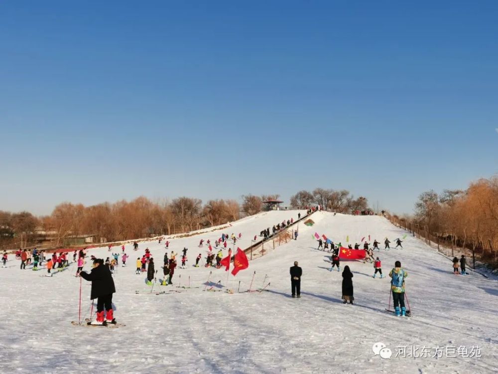 满足您滑雪欲望目前,东方巨龟苑滑雪场还可以畅快滑雪了是时候抓住雪