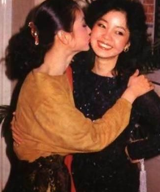 1995年,邓丽君临终前致电林青霞:快!我有一套红宝石首饰送你