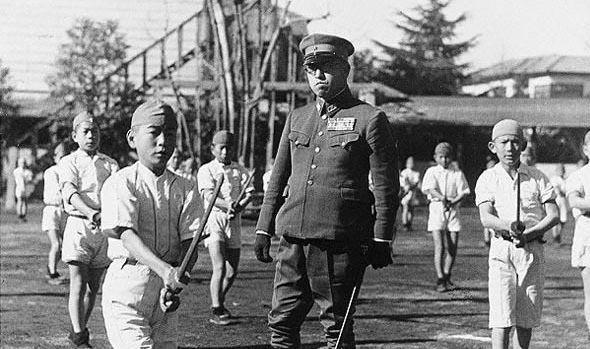 二战时的日本青少年,这才是日本军国主义思想真正"恐怖"的地方