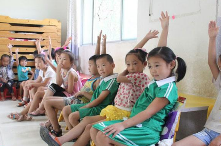 "别给小女孩穿裙子!"幼儿园老师反复强调,家长却不以为意