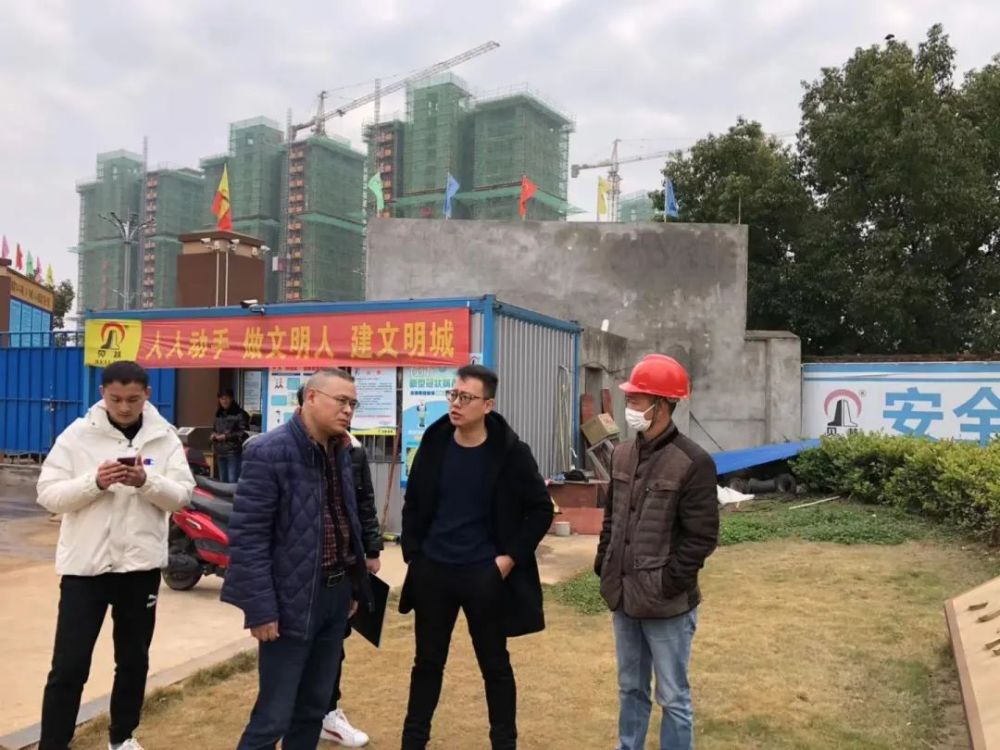 铜陵12月25日,针对重污染天气,铜陵市生态环境局党组书记闻风带队对