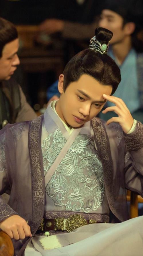 《一生一世》未播,任嘉伦另一现代剧将袭,蓝色制服太帅了