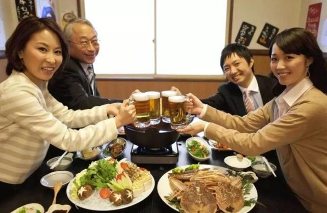 日本人对待吃饭有多认真?便当能整出花,是精致生活还是穷讲究?