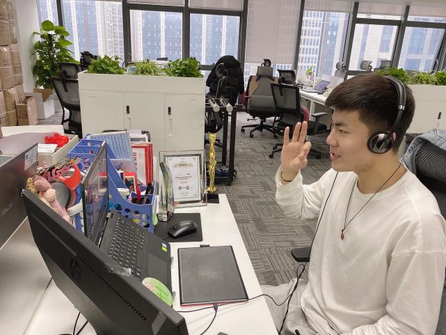 网课老师这一年：我明明是个老师，怎么今年就成了主播呢？