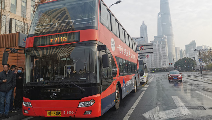 方便了上海西南片居民:公交911路终点站延伸至外滩,淮海路上实现站站