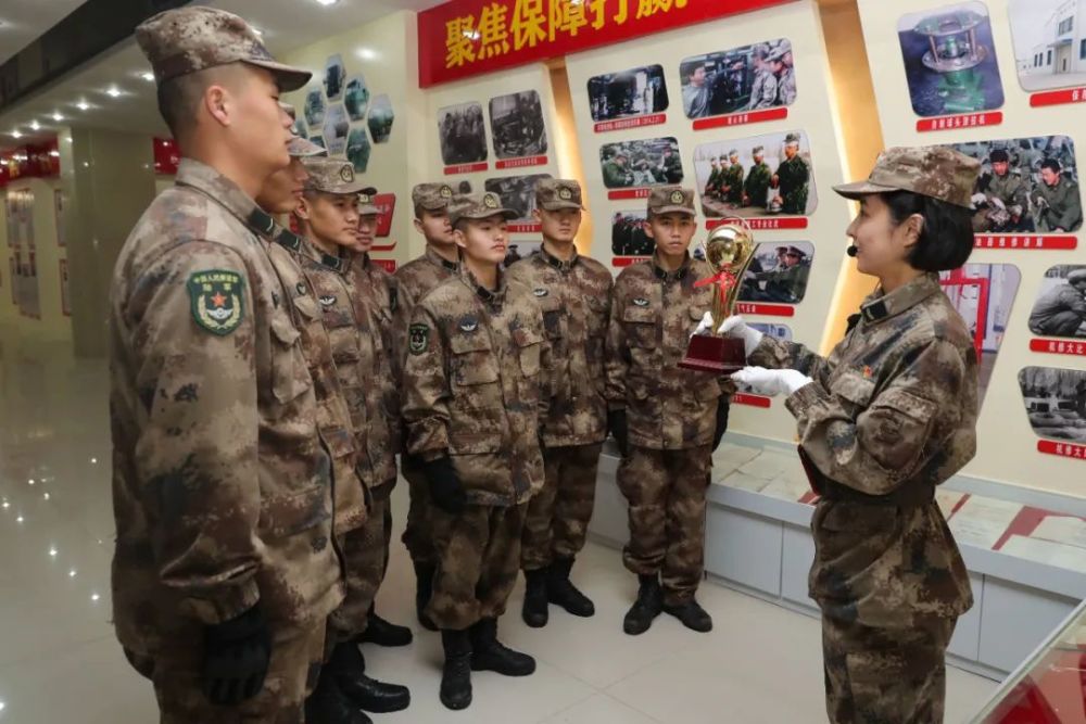 用热血和生命铸就了"昆仑铁骑"精神……"近日,新疆军区某汽车运输旅数