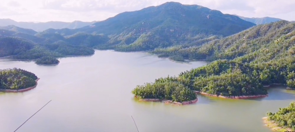 广东珠海北部有一座水库,大镜山水库位于石溪风景区里面