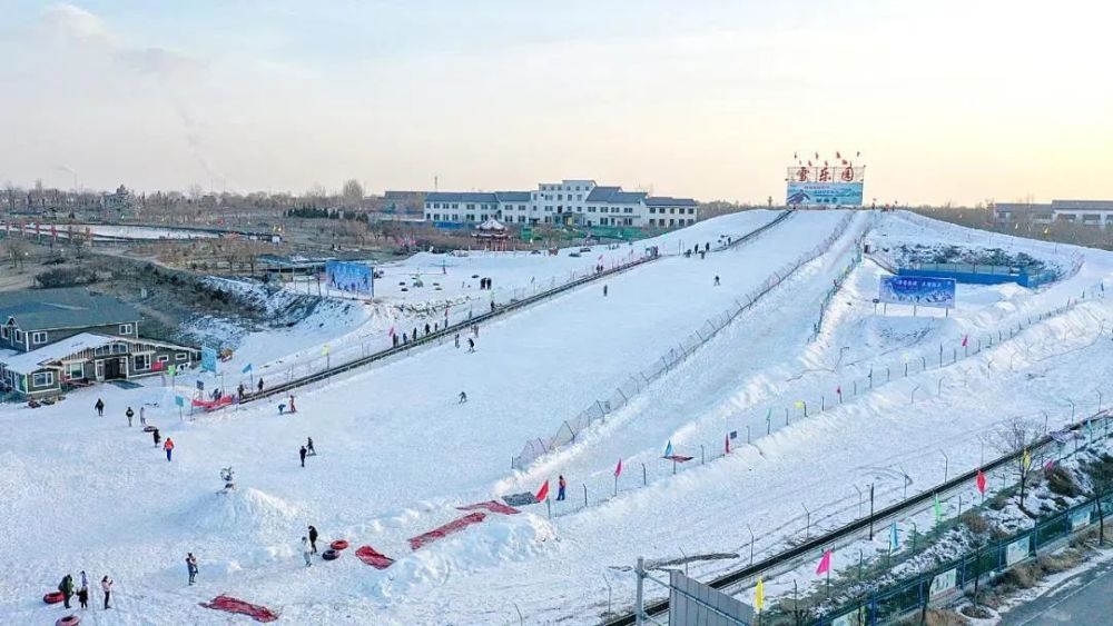 夜场滑雪 88元 营业时间 白天:9:00-16:30 夜场:16:30-20:00 来源