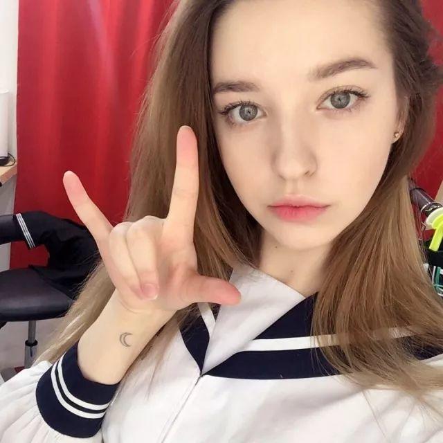 俄罗斯美女小姐姐