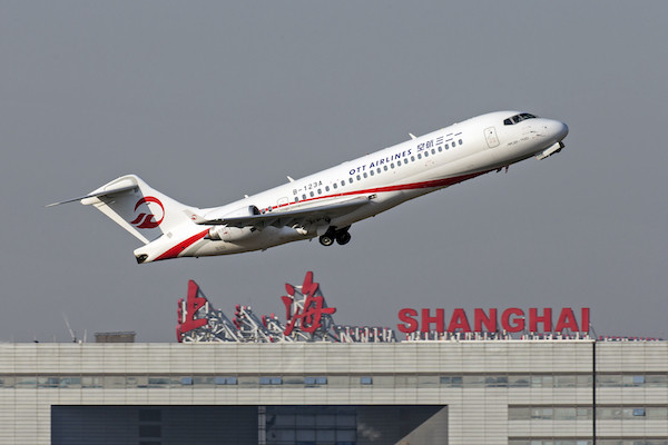 东航旗下一二三航空正式运营 其首架arj21飞机首航上海虹桥-北京首都