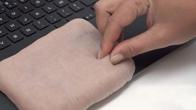 这种逼真的可DIY“贴合皮肤”最终将应用在伴侣机器人身上